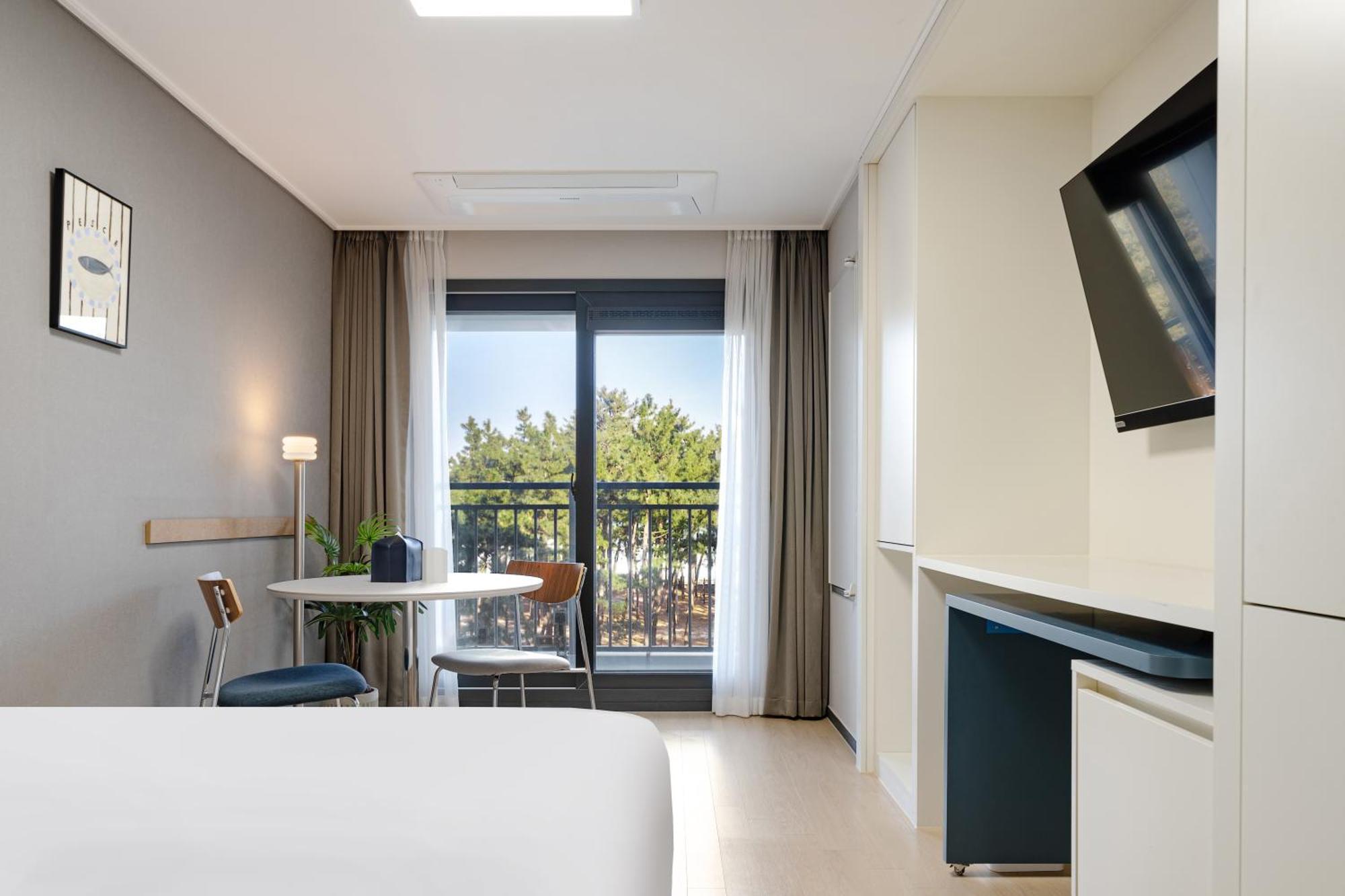 Urbanstay Sokcho Beach Ab Екстер'єр фото