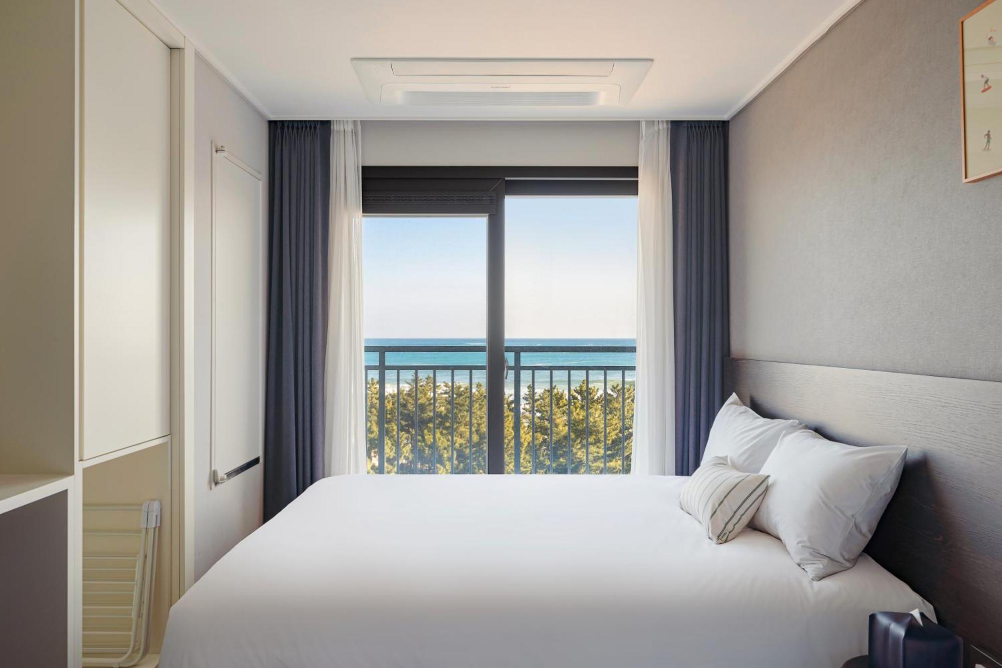 Urbanstay Sokcho Beach Ab Екстер'єр фото
