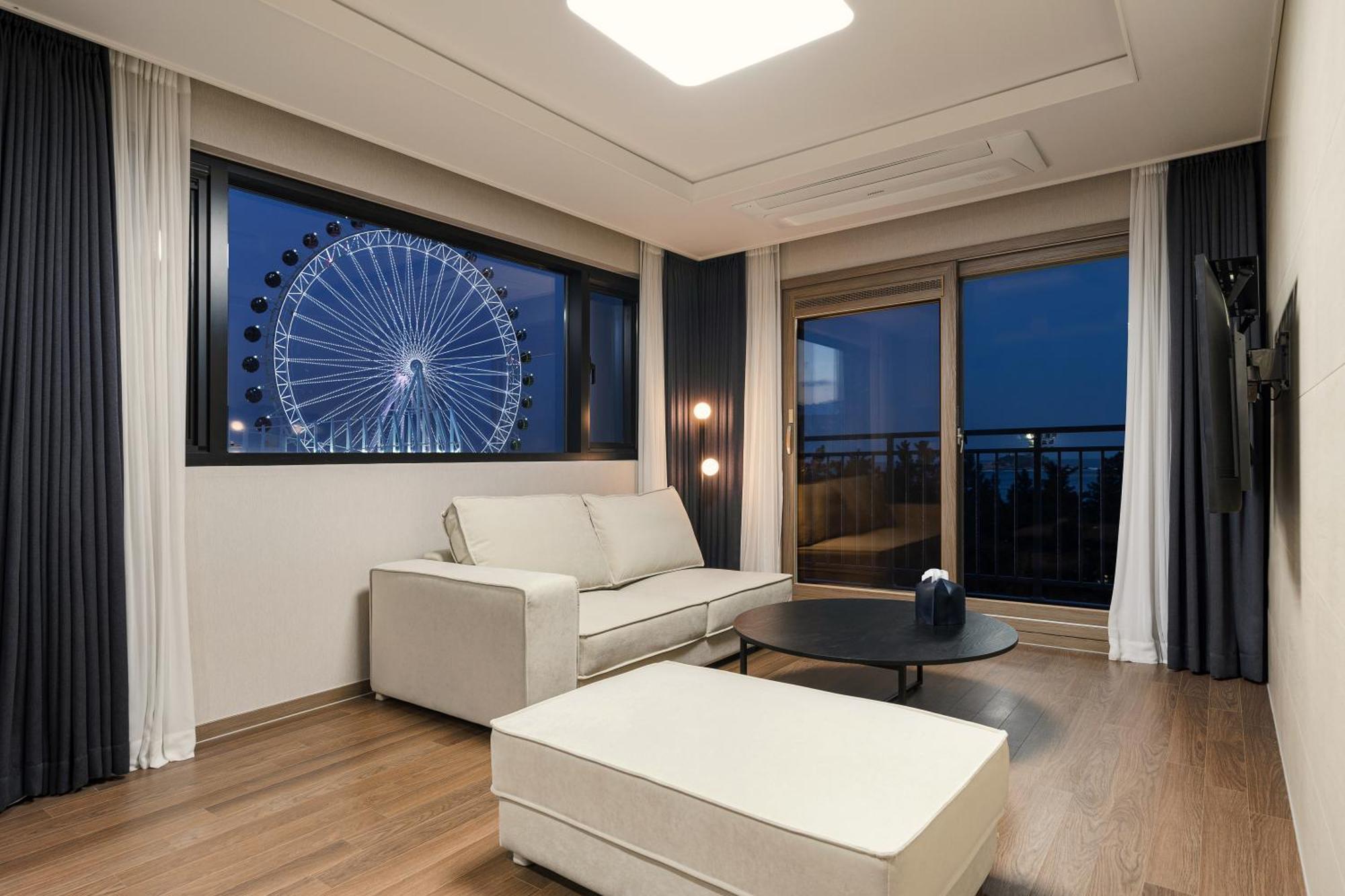 Urbanstay Sokcho Beach Ab Екстер'єр фото