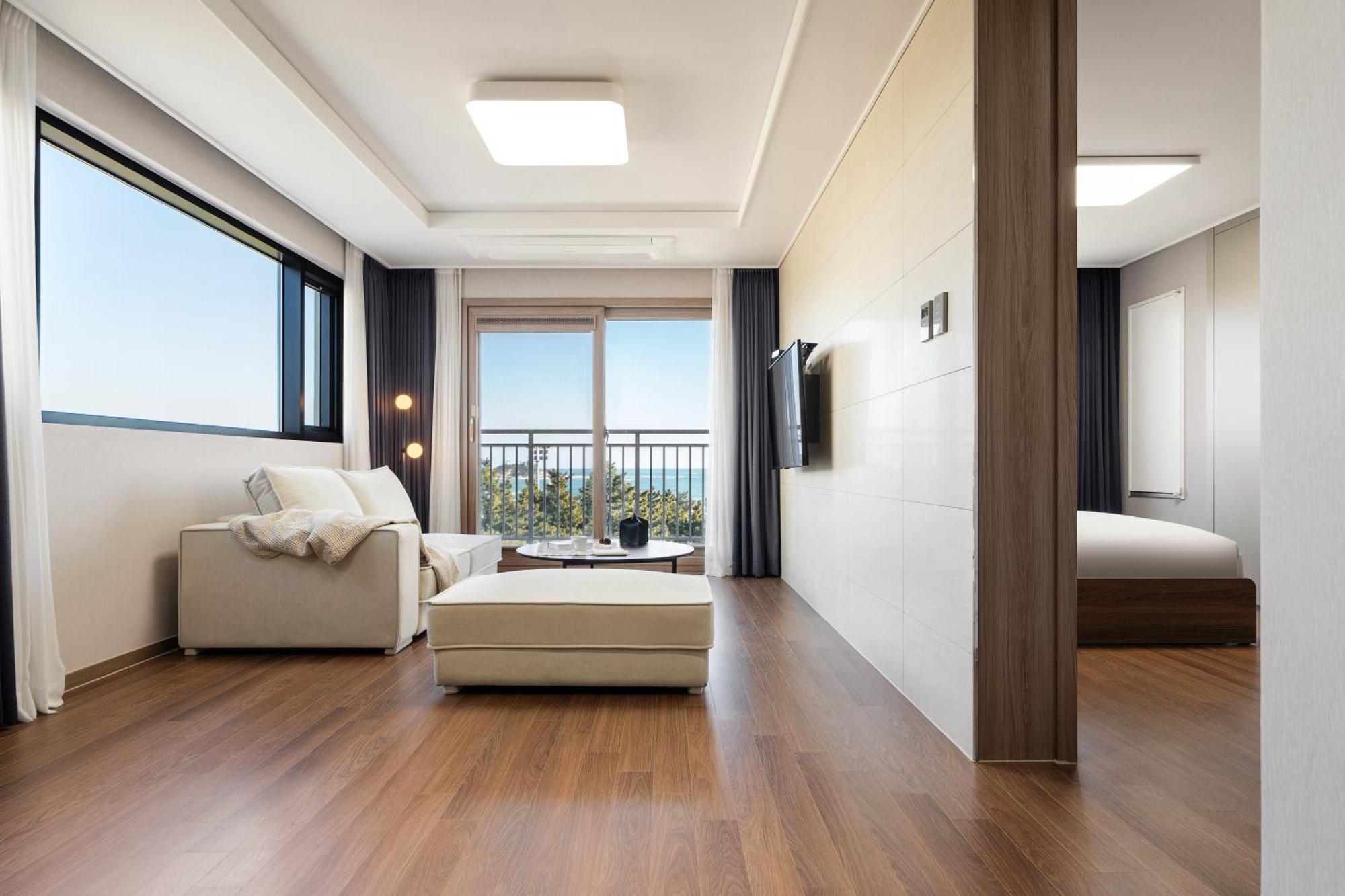 Urbanstay Sokcho Beach Ab Екстер'єр фото